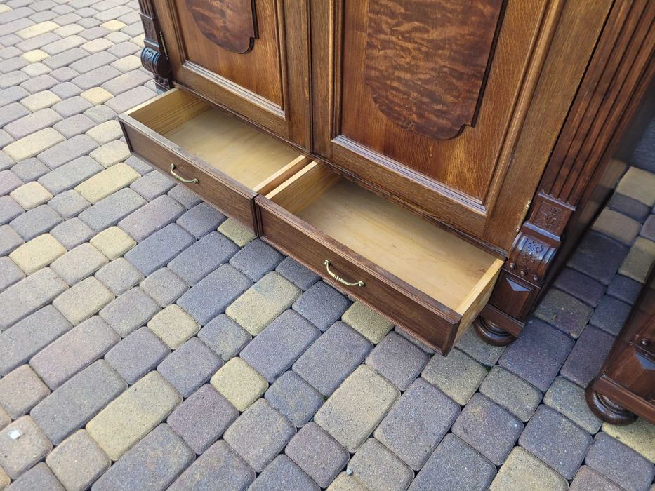 Dwie Piękne Szafy Eklektyczne Orzech