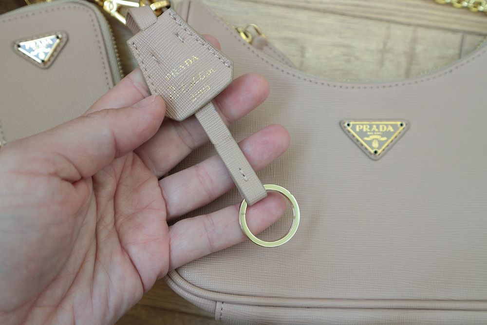 Жіноча сумка Prada