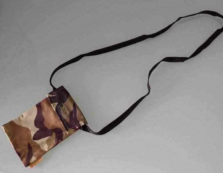Bolsa tiracolo com padrão militar (nova)