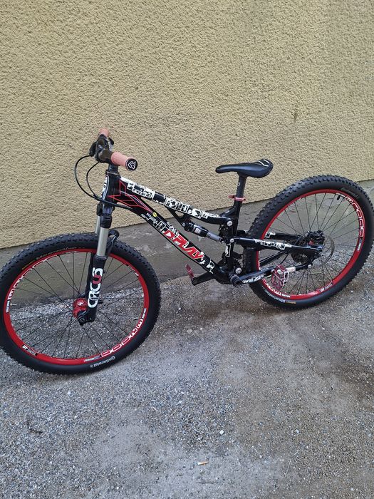 YT Industries Play Slopestyle/Dirt – Rozmiar S – Koła DT Swiss – Stan Dobry!