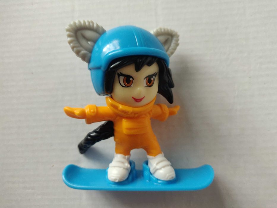 Фигурка Kinder Surprise maxi, Новогодняя серия, зимние виды спорта.