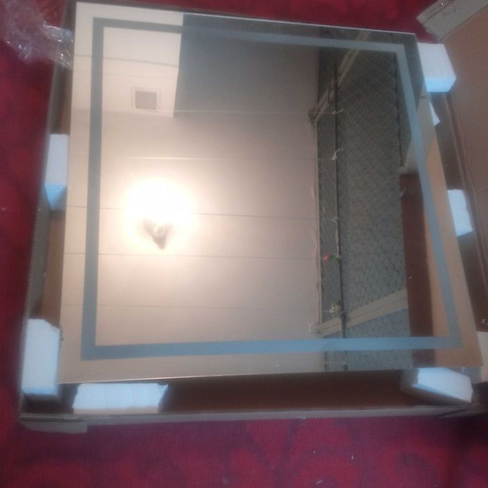 Lustro łazienkowe z podświetleniem LED