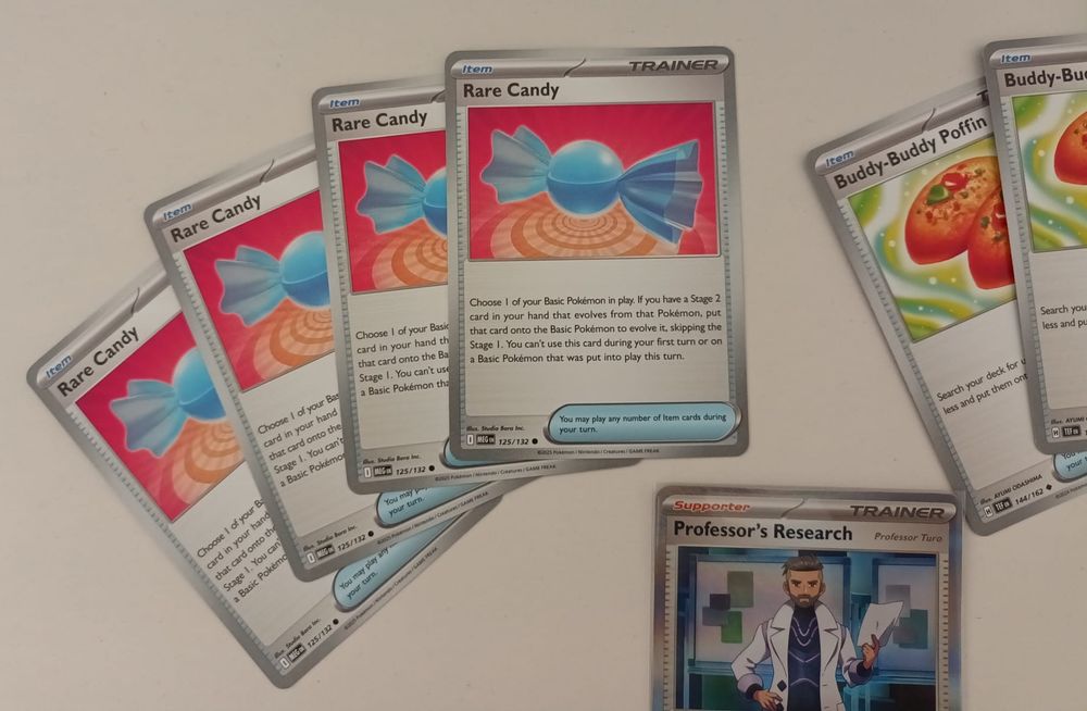 Pack Pokémon TCG: Starter Kit  (Iono, Puffin, Nest Ball ,Rare Candy)