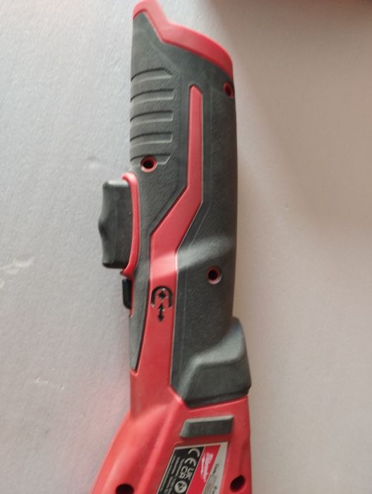 Труборіз Milwaukee m12