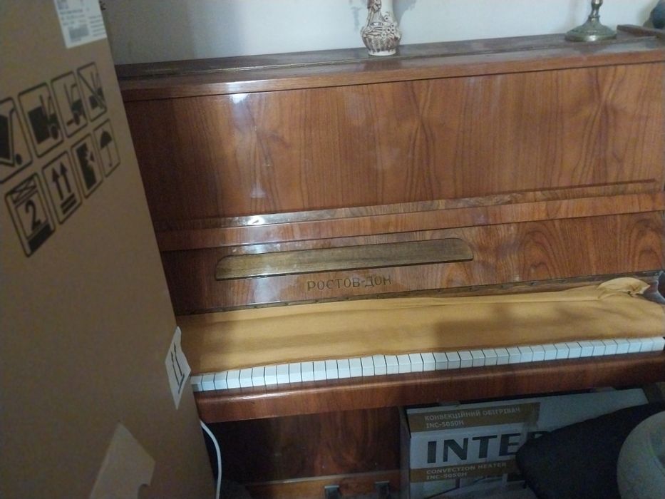 Віддам безкоштовно піаніно