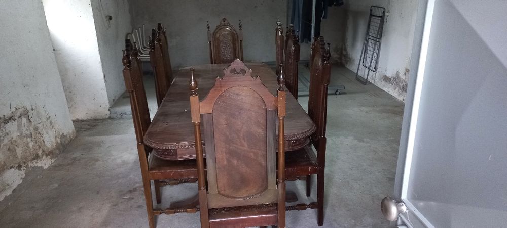 Mesa extensível com 8 cadeiras