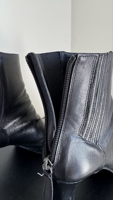 Botins em pele , otimos!!