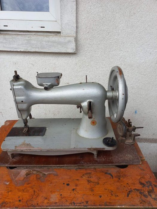 Швейна машина промислова