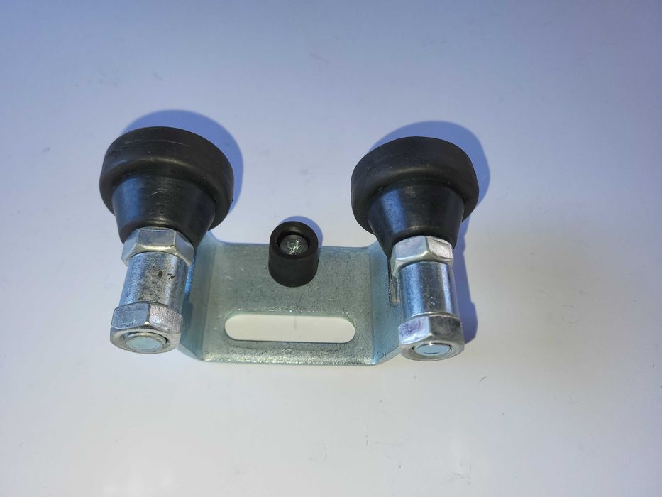 Wózki rolki do bramy przesuwnej 5 rolek 80x80x5 lub 70x70x4 łapacz