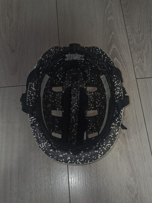 Kask na głowę biały