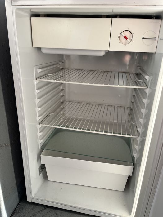 Lodówka z małym zamrażalnikiem firmy privileg