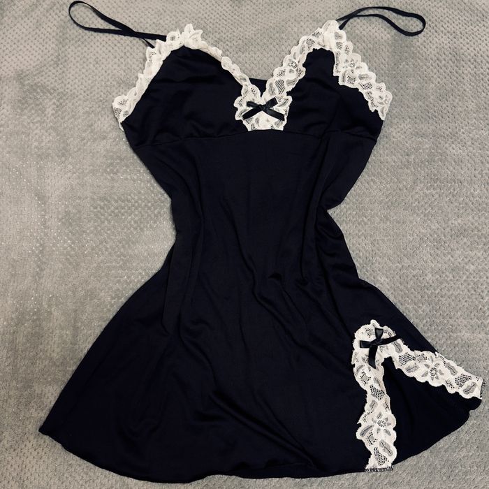 Пеньюари чорний та білий