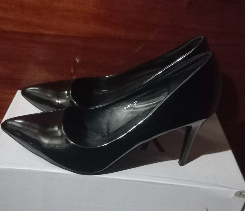 Туфлі на шпильках