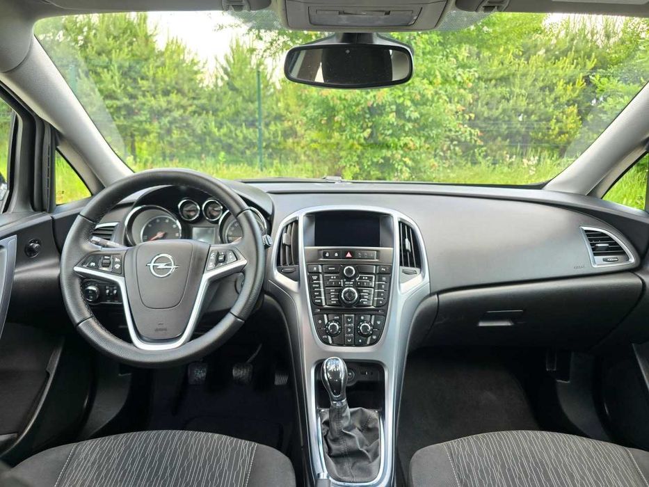 Продам  Opel Astra 2013. Можна в розстрочку, під викуп.