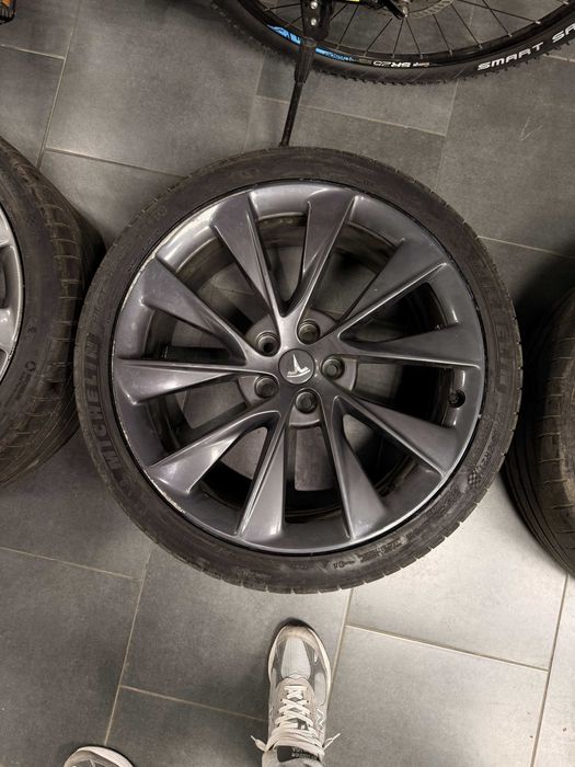 Комплект дисків R21 Tesla Model S + шини Michelin Pilot Sport 4S