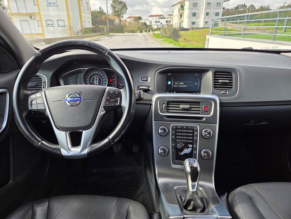 Volvo v60 D4 181cv