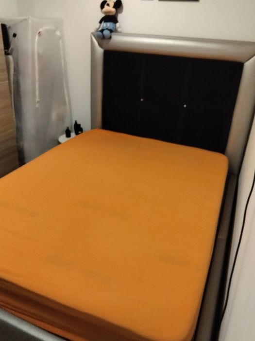 Cama casado cinzenta