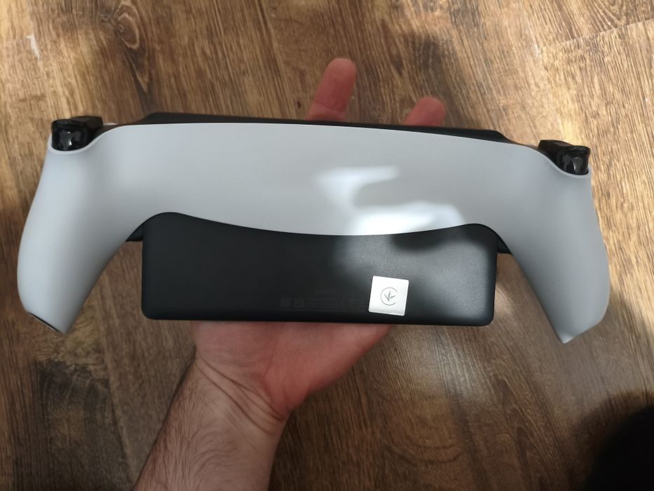 Playstation portal почти новая