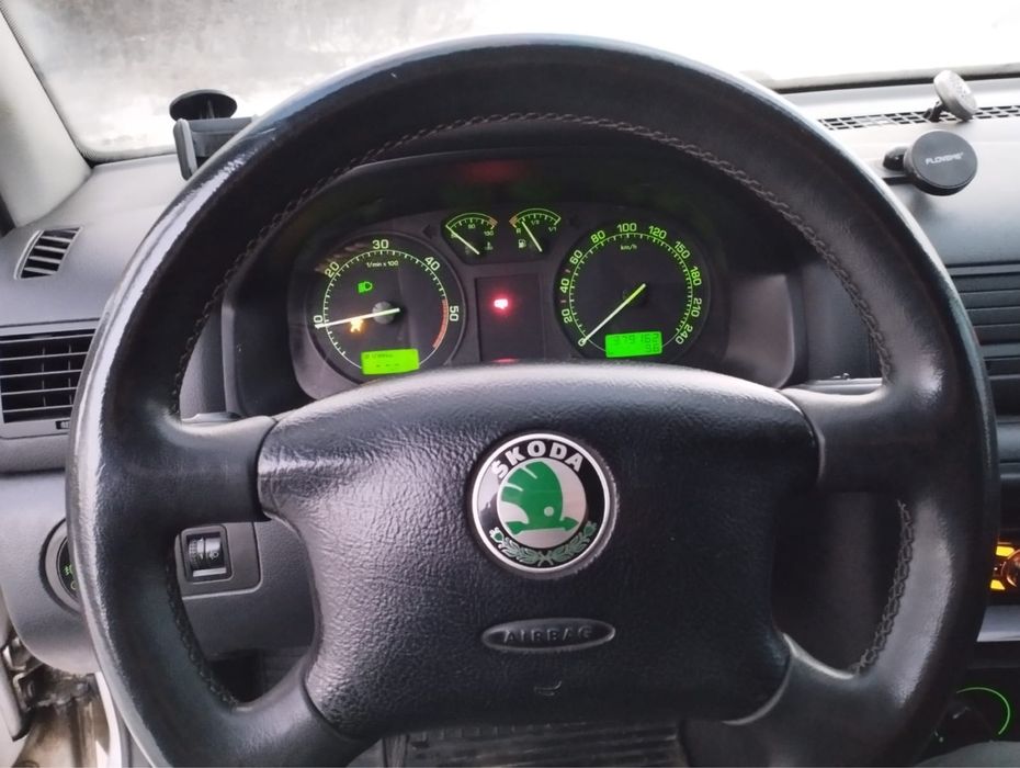 Продам машину Skoda