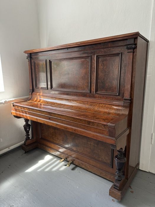 Піаніно - антикваріат !