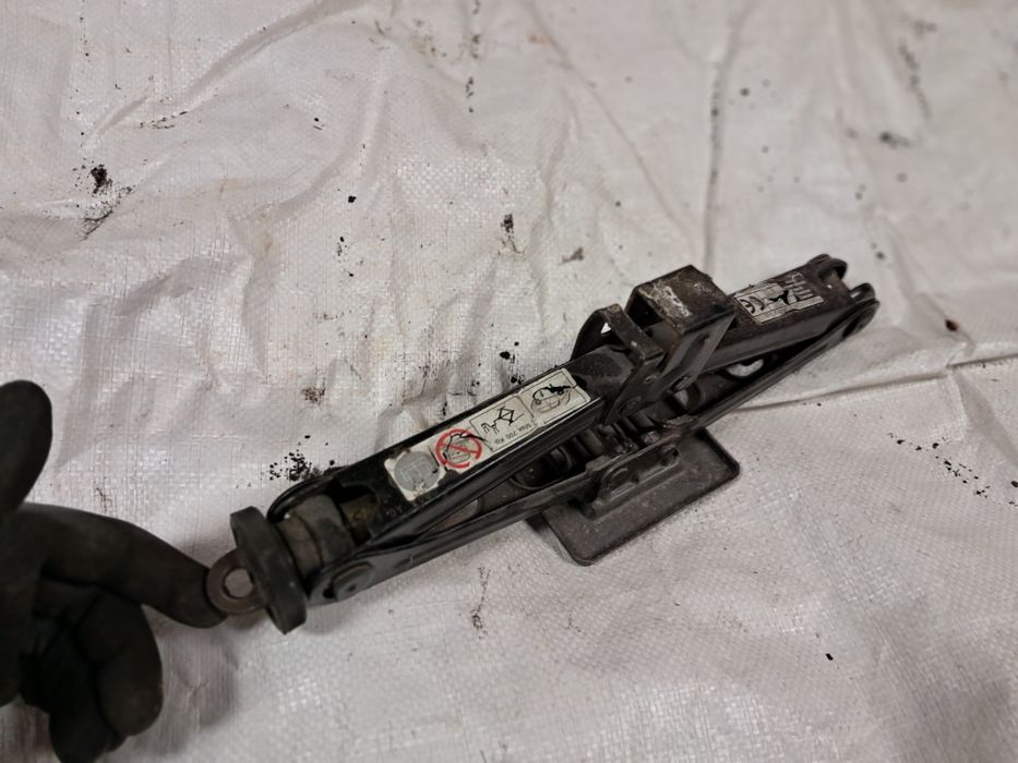 Podnośnik samochodowy 700 kg