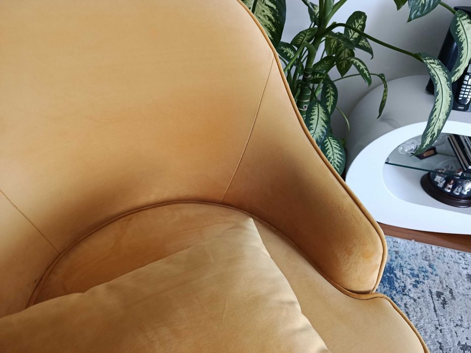 2 cadeirões veludo amarelo ouro