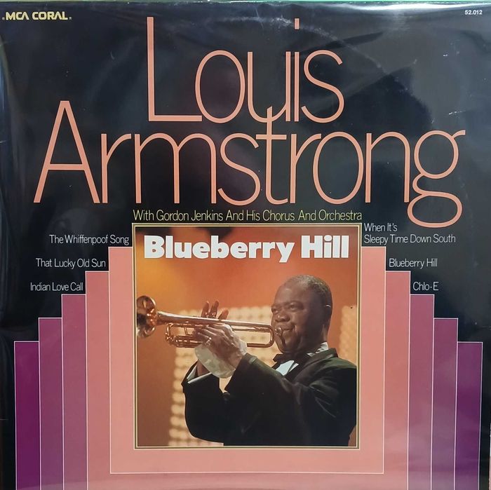 Коллекция виниловых пластинок Eminem Louis Armstrong David Bowie
