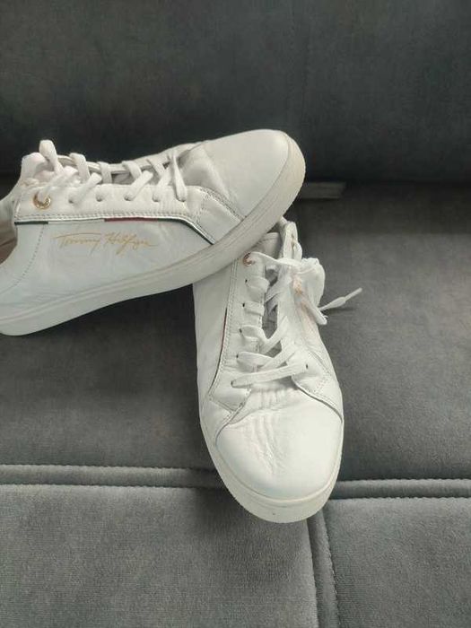 Sygnowane tenisówki z podeszwą typu cupsole rozm. 40 Tommy Hilfiger
