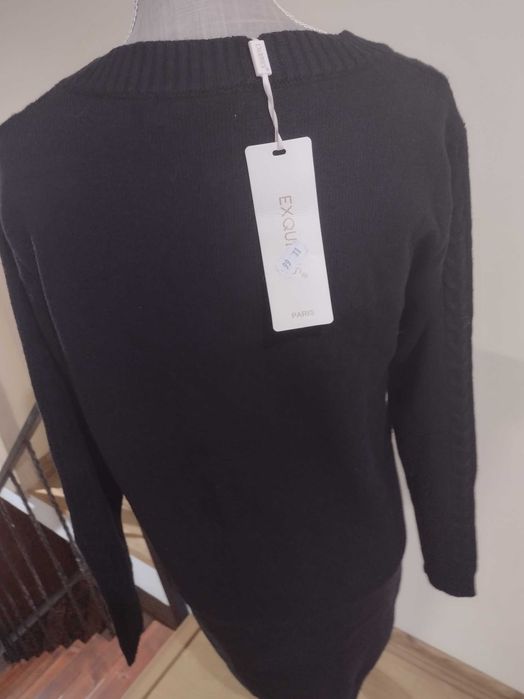 Sukienka czarna z wiskozy.