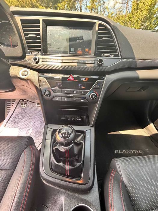 Hyundai Elantra Sport      2017