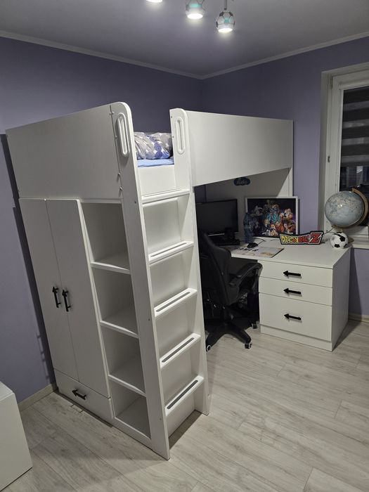 Łóżko na antresoli z biurkiem  IKEA Smastad