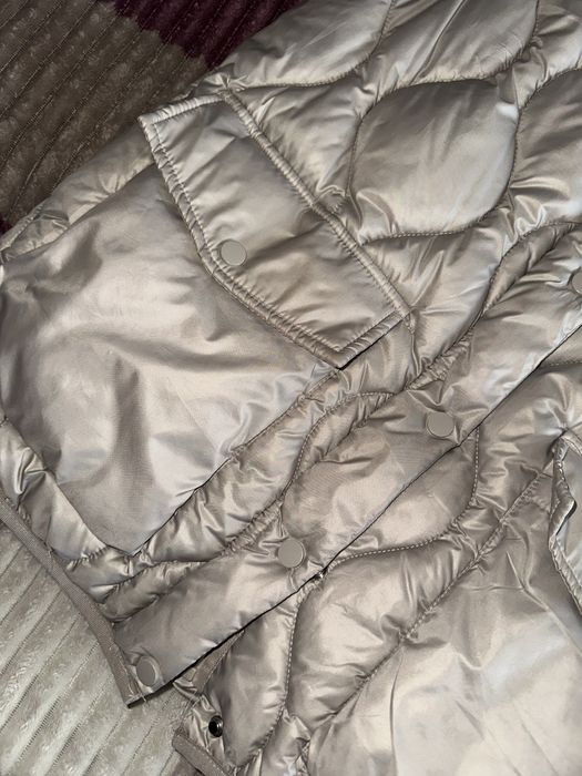 Жилетка осіння, одягала лише кілька разів. Стан майже новий.