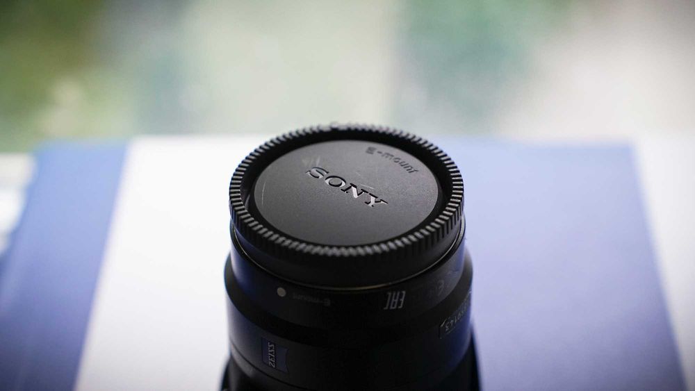 Об'єктив Sony Zeiss E 16-70 F4