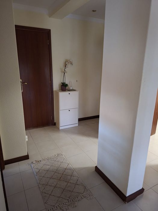 Aluga-se apartamento T2 nas Abadias