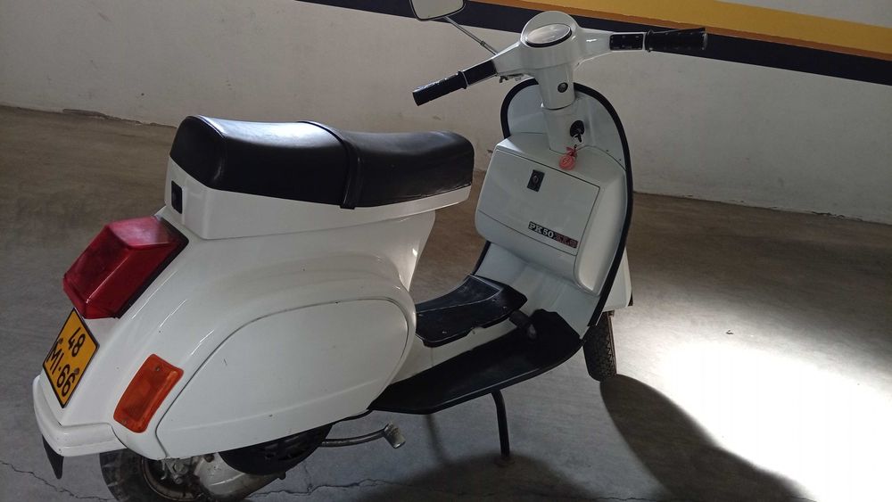 Vespa 50 pk 50. Branca