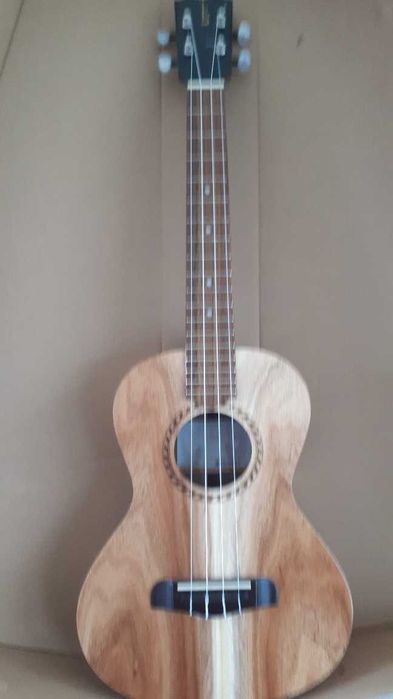 Vendo Ukulele Tenor