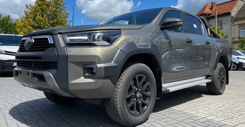 Разборка Toyota Hilux бампер комплектний
