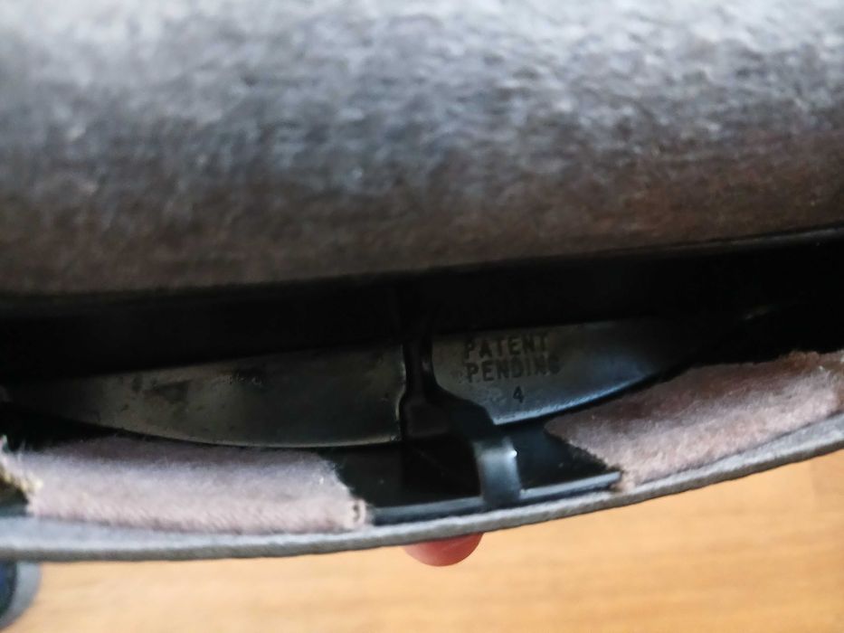 Кожаные  винтажные  чехлы  от  очков