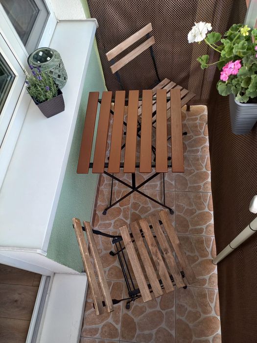 Stolik na balkon plus dwa krzesła