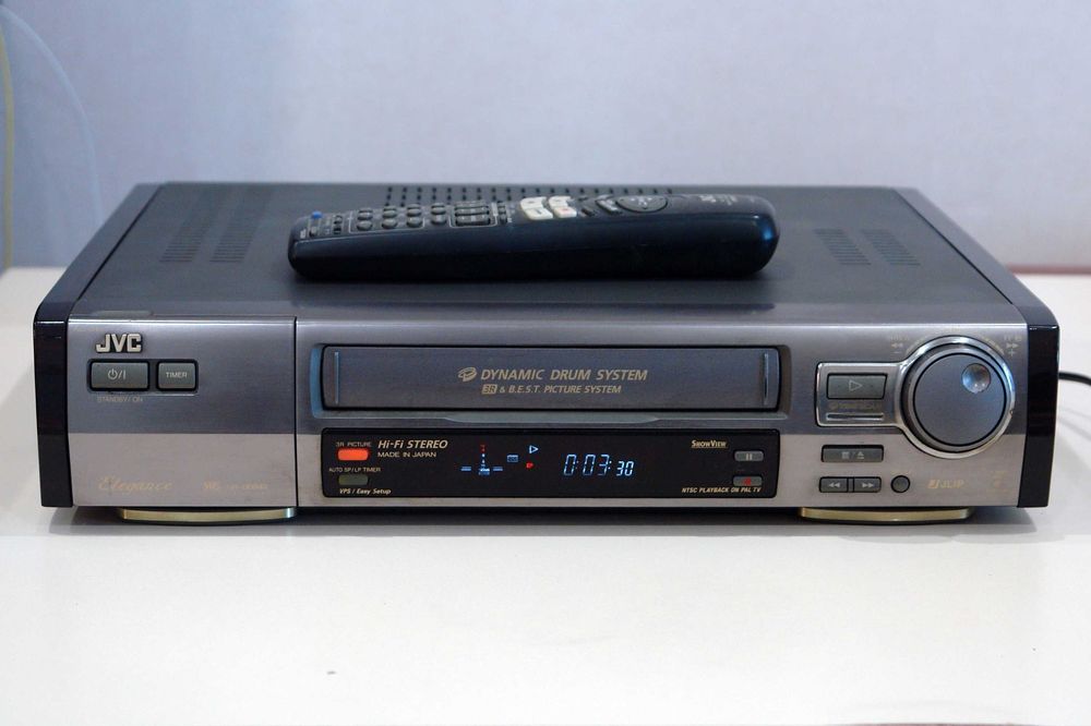 Hi-Fi Stereo стерео видеомагнитофон JVC HR-DD949EE.