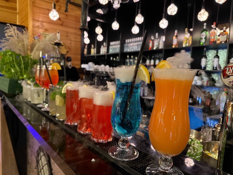 Drink bar, barman, wiatraki iskier, ciężki dym, fotobudka 360