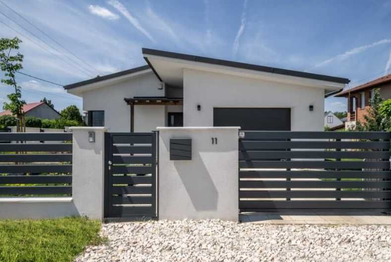 PORTÃO FABRICADO EM TUBO METÁLICO E/OU CHAPA GALVANIZADA - SOB MEDIDA