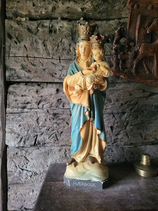 Stara figurka Maryja Królowa Matka Boża z Averbode