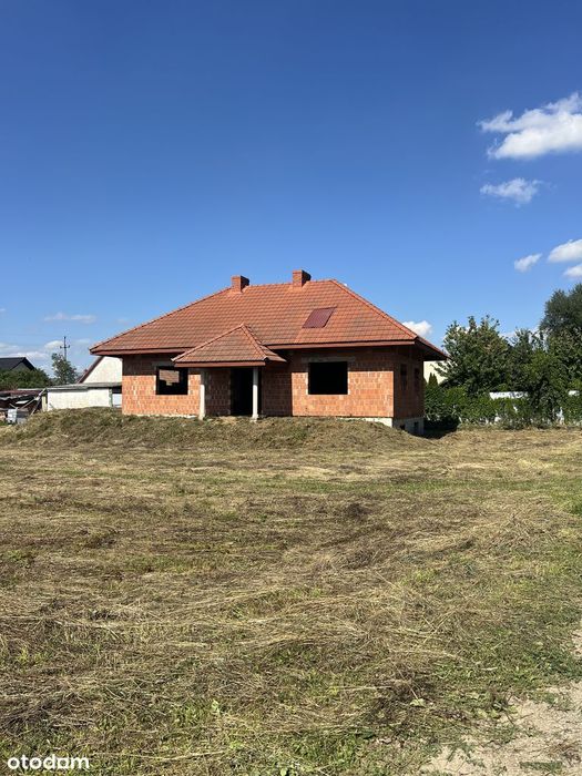 Dom wolnostojący z piwnicą w spokojnej okolicy