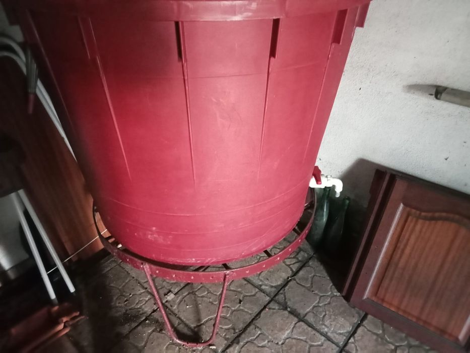 Dorna de 500 litros + suporte metalico