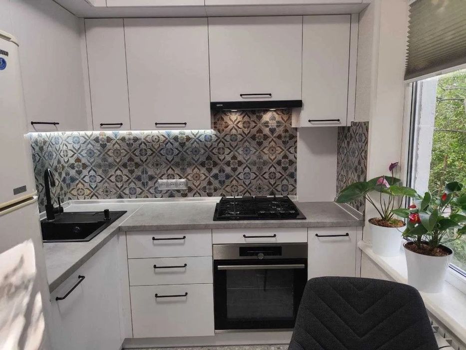Продам 1 ком кв-ру в центре , ул. Героев Крут (12  Апреля) 3/9 - View 2