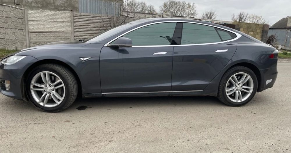 Продам Tesla Model S