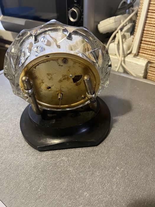 Часы маяк в хрустальном корпусе