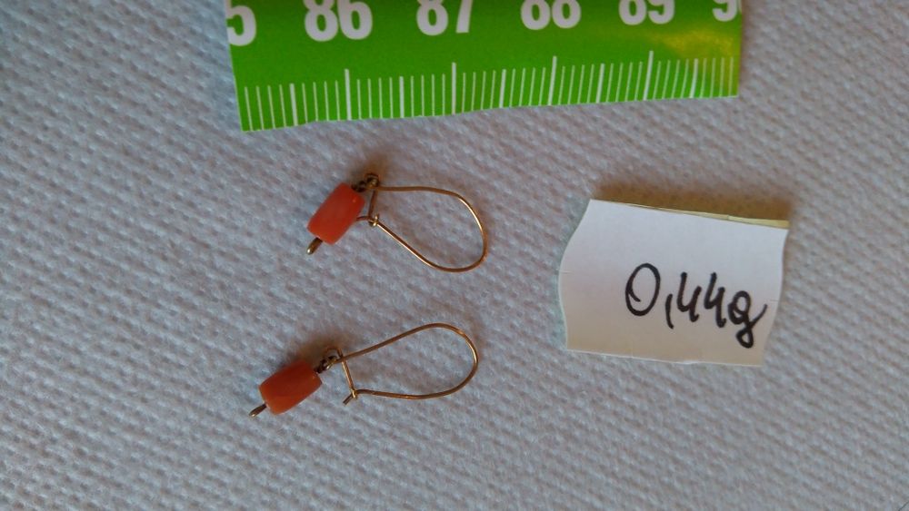 Kolczyki złote z koralami w cenie 550 zł.  zamienię na antyki