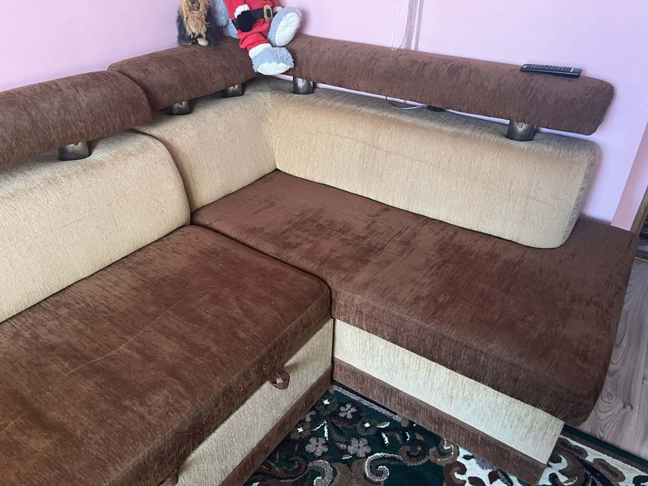 Narożnik 
Sprzedam rozkładany narożnik, w bardzo dobrym stani